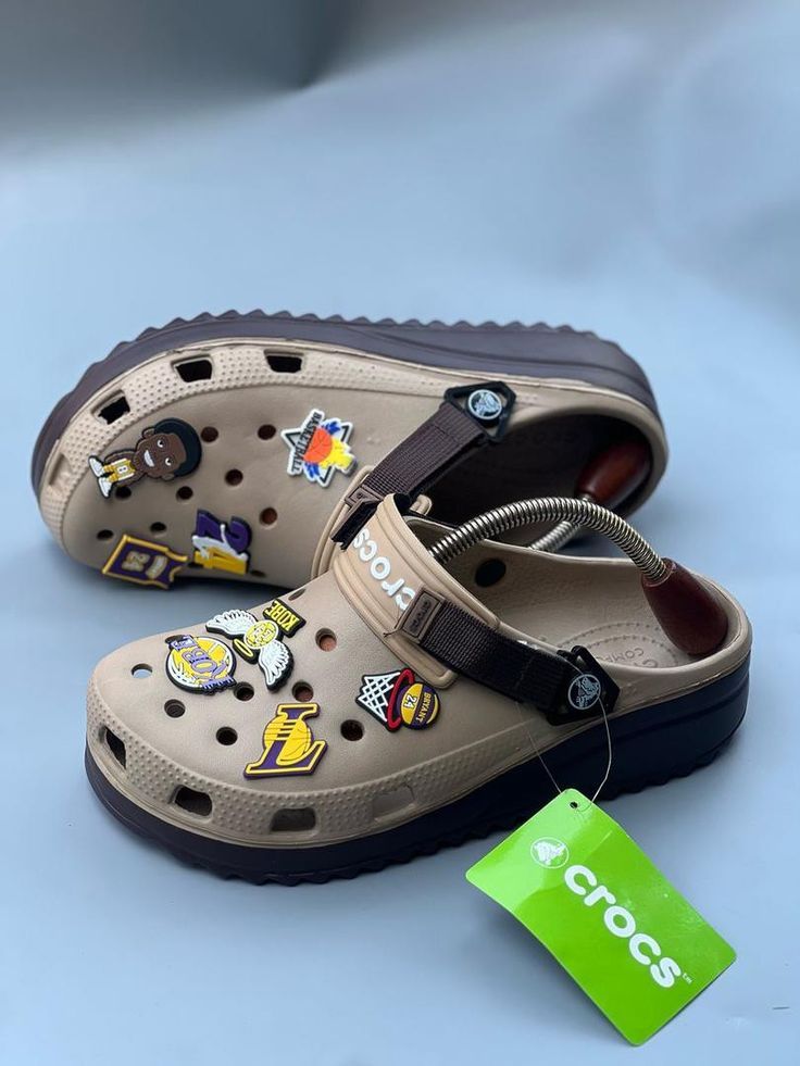 Crocs Castanha Personalizada