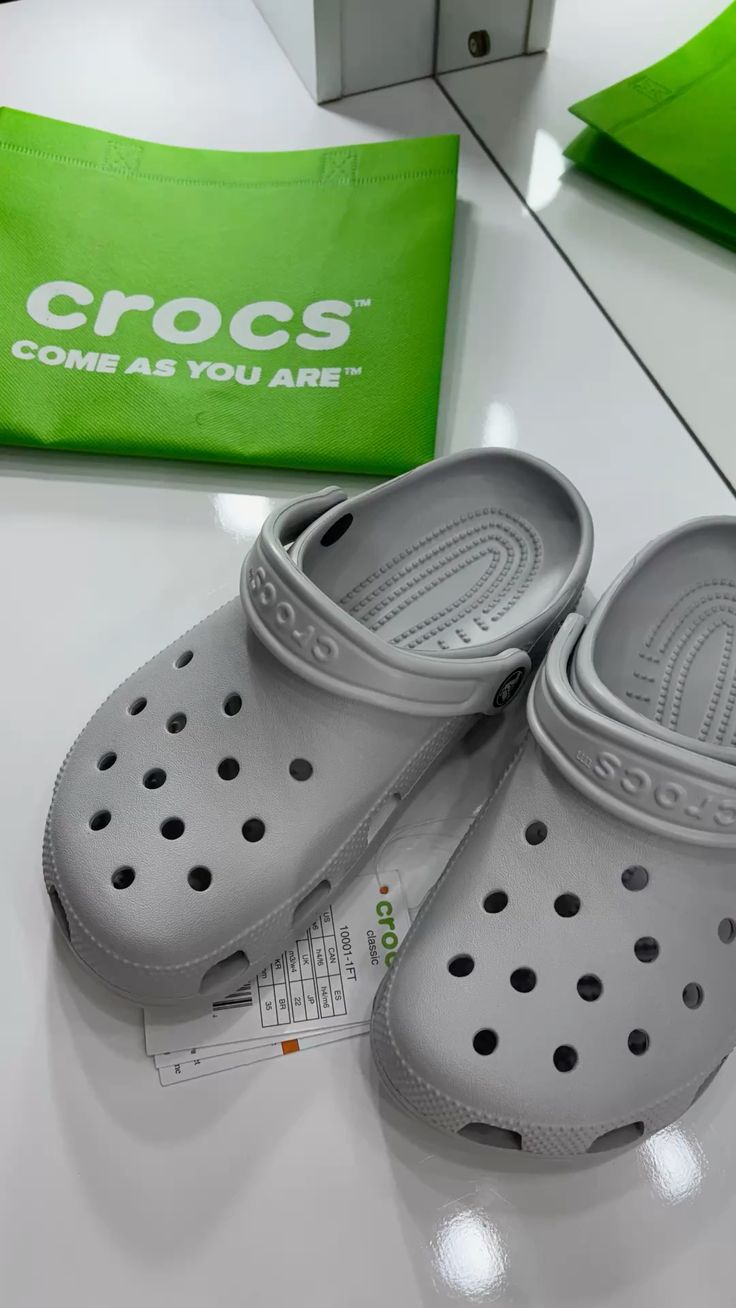 Crocs Cinza Premium