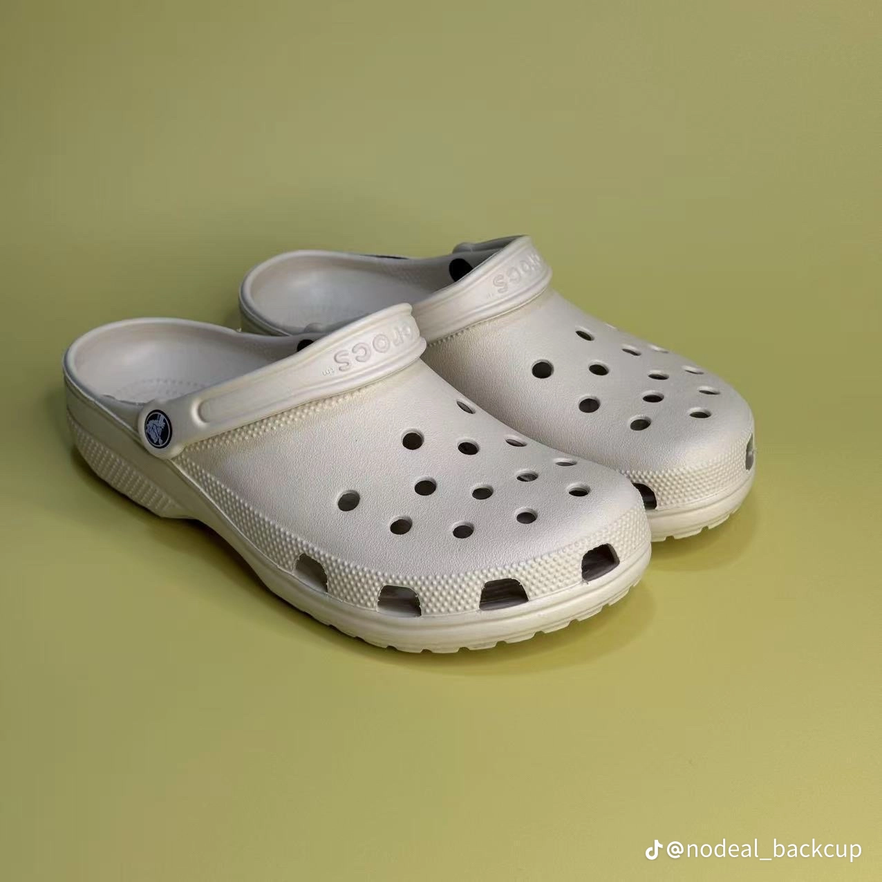 Crocs Clássica Branca Bege